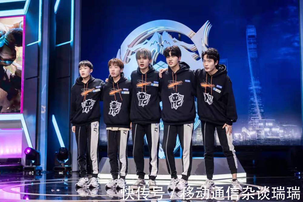 等待着队友 等待着队友